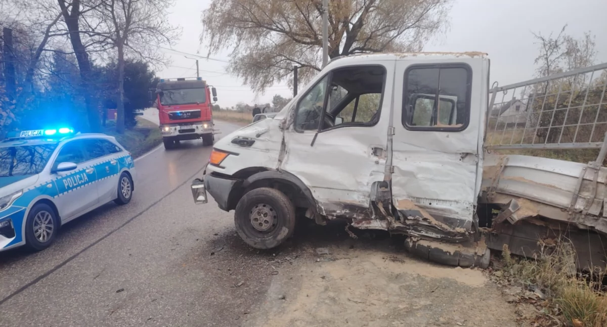 Jazda zakończyła się w przydrożnym rodzie (fot. KPP Starachowice)