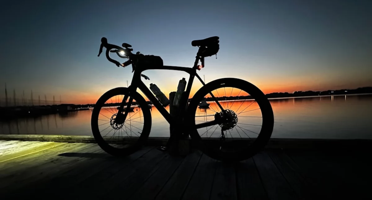 Materiały promocyjne, Rower samochodzie bagażniku Sprawdź które rozwiązanie lepsze - zdjęcie, fotografia