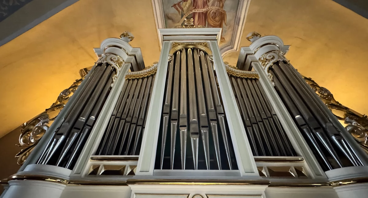 Odnowione organy w Krynkach znów zabrzmiały. Uroczysty koncert na 107. rocznicę niepodległości