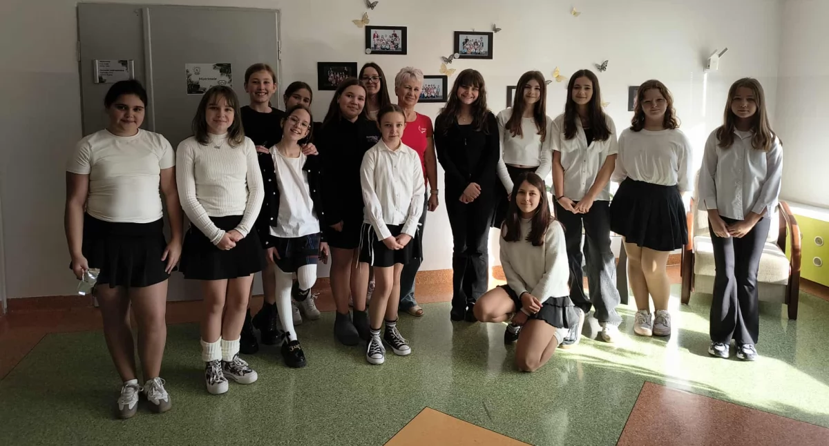 Zespół wokalny z SP nr 12 gościł w PM nr 11 