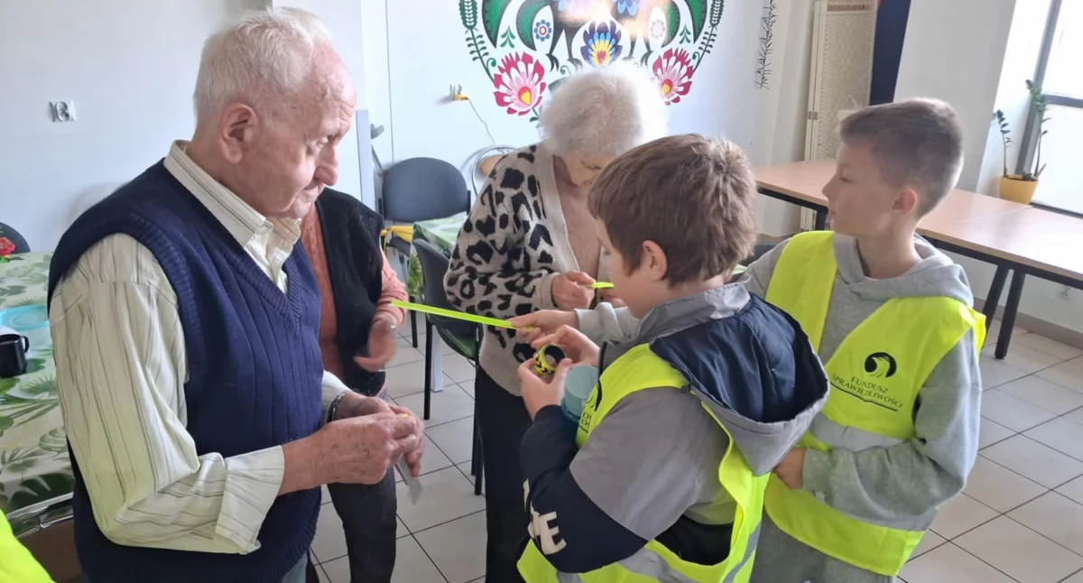 Edukacja, Odblaskowa szkoła - zdjęcie, fotografia