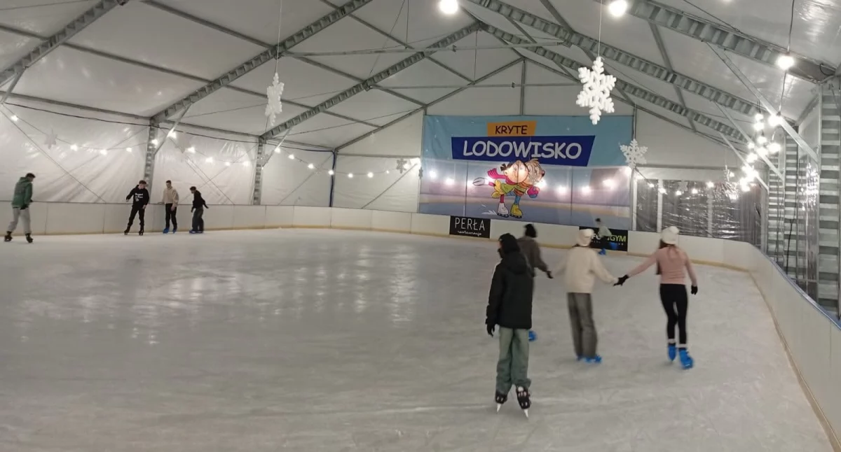 Inwestycje, kryte lodowisko powstaje Starachowicach Miasto szuka Sponsora Tytularnego - zdjęcie, fotografia