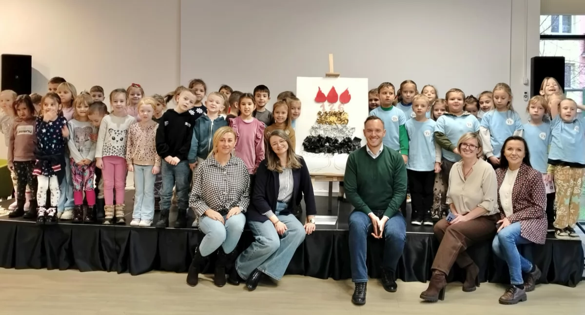 Jubileusze, Dzieci Starachowic świętują urodziny Wielkiego Pieca - zdjęcie, fotografia