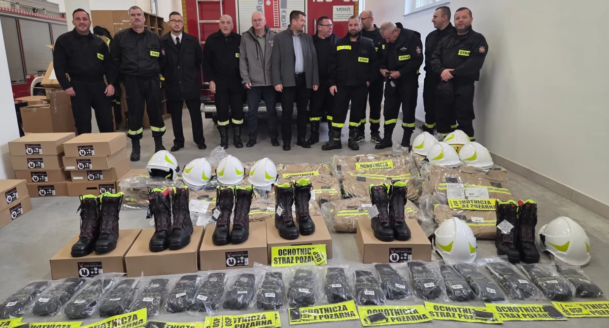 Łódź ratownicza dla OSP Kałków i nowe wyposażenie dla ochotników gm. Pawłów