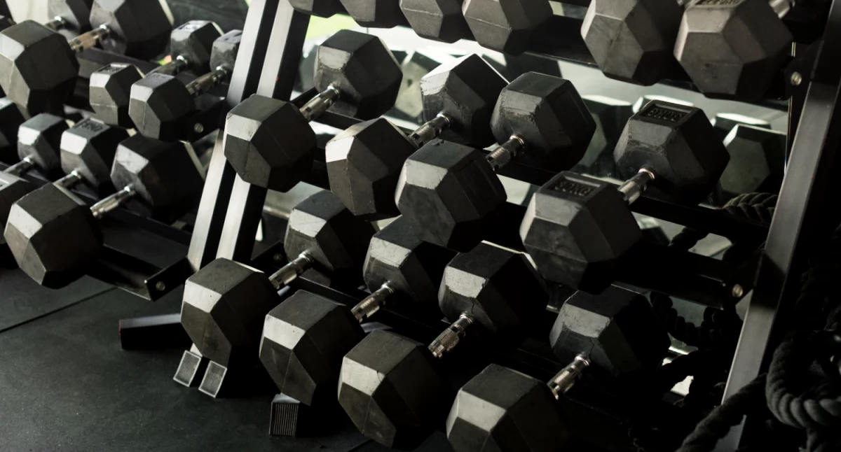 Jak wybrać profesjonalne urządzenia do klubu fitness? Przewodnik zakupowy