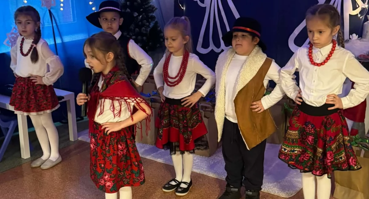 Dzieci z grupy Skrzaty Przedszkola Miejskiego nr 14 zdobyły Złotego Anioła w konkurencji zespoły... 