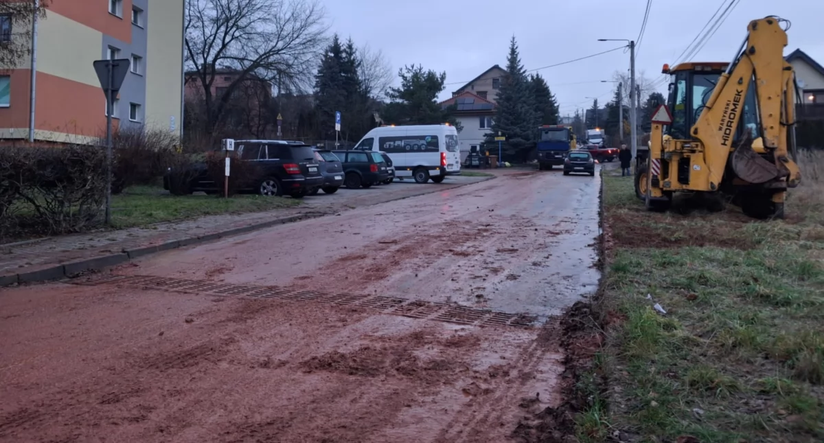Interwencje, Awaria wodociągu Starachowicach zalecane racjonalne gosopdarowanie wodą - zdjęcie, fotografia