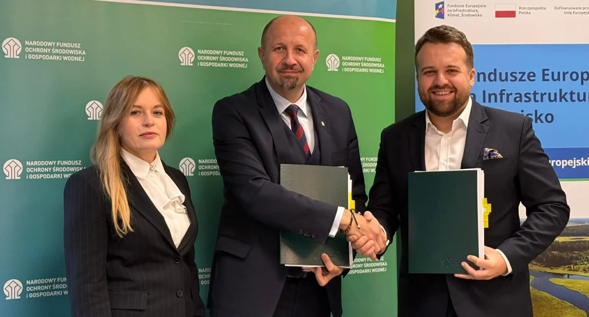 W warszawskiej siedzibie Narodowego Funduszu Ochrony Środowiska i Gospodarki Wodnej Prezydent Starachowic Marek Materek podpisał umowę na realizację wyjątkowego projektu łączącego edukację klimatyczną z zielono-niebieską infrastrukturą. 