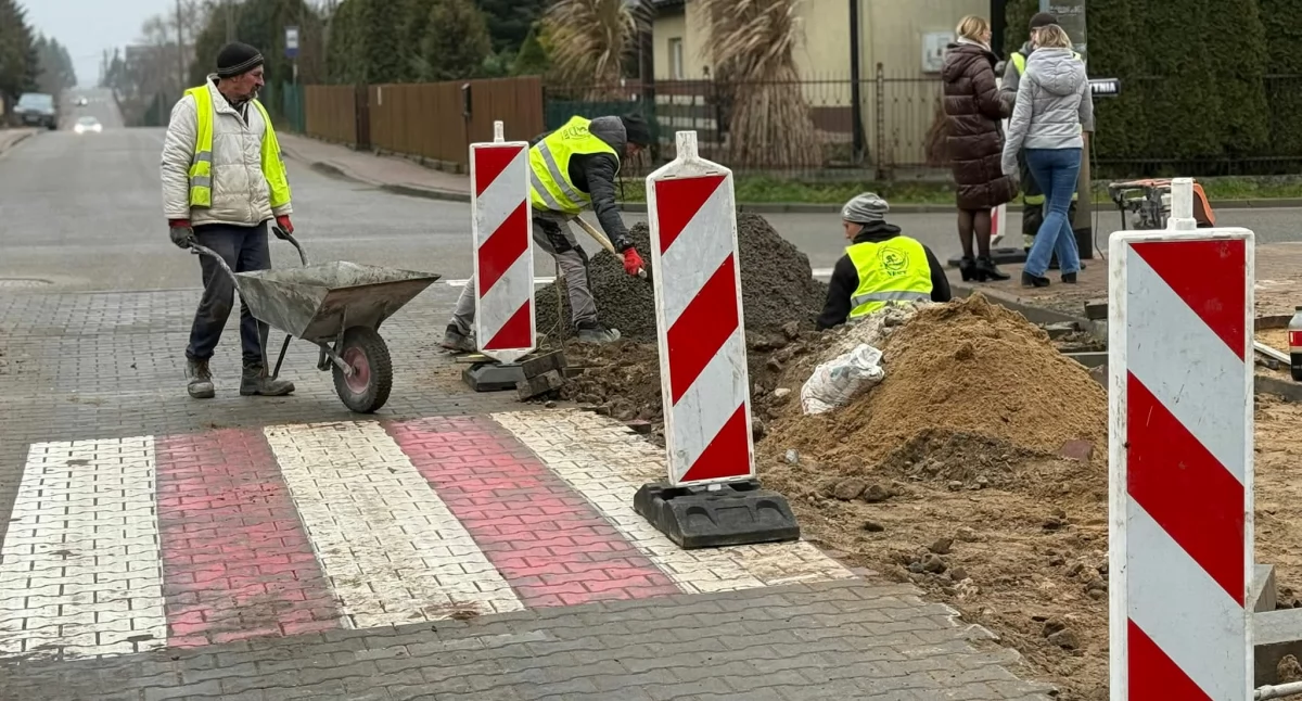 Inwestycje, Wyniesione przejścia spowalniacze ruchu Starachowicach - zdjęcie, fotografia