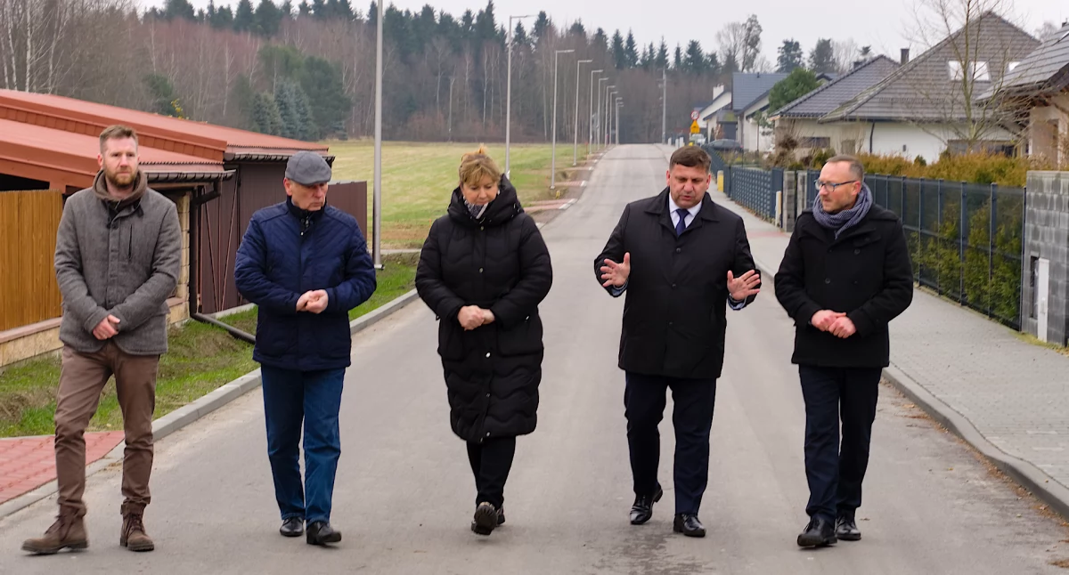 Powstał ponad pół kilometrowy odcinek drogi asfaltowej w Lipiu 