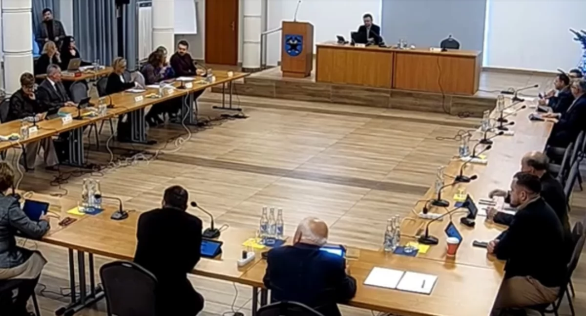 Rady, będą spóźnienia nieobecności starachowickich radnych sesjach komisjach - zdjęcie, fotografia