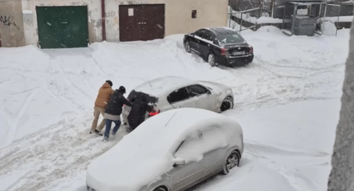 Interwencje, Starachowicach Poniedziałkowy poranek rozpieszcza - zdjęcie, fotografia