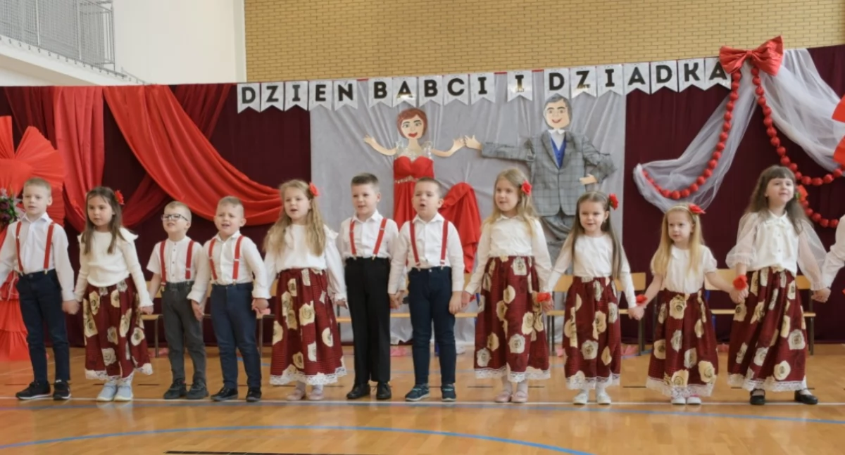 Wydarzenia, Pamiętajmy Babci Dziadka uczniowie Tychowa Starego docenili - zdjęcie, fotografia