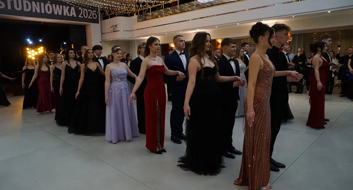 Wydarzenia, Studniówka Starachowicach Maturzyści zaczyną rozdział życia podczas Hotelu Europa - zdjęcie, fotografia