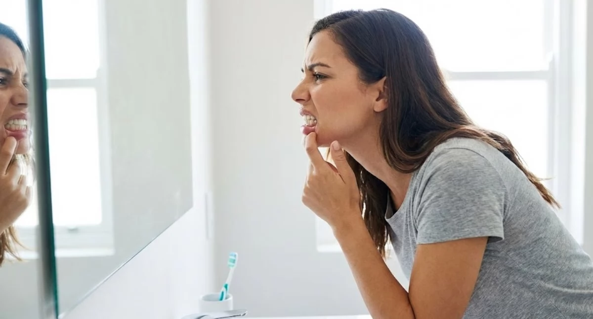 Materiały promocyjne, Krwawienie dziąseł kamień nazębny nowoczesne szczoteczki soniczne pomagają walce paradontozą - zdjęcie, fotografia