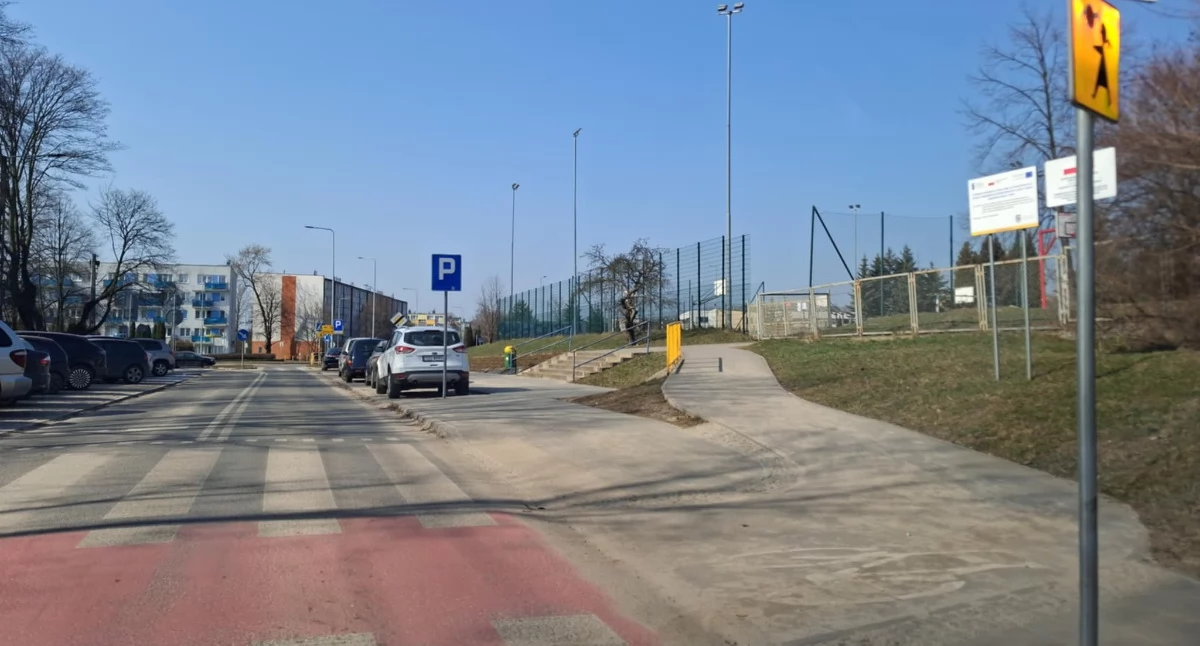 Interwencje, Rodzice uczniów zbulwersowani Zakaz wejścia szkoły Słonecznej - zdjęcie, fotografia