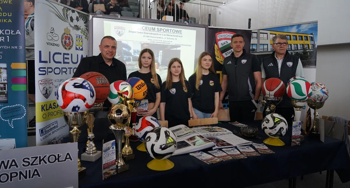 Edukacja, pokazano ofertę liceów techników branżówek powiatu starachowickiego - zdjęcie, fotografia