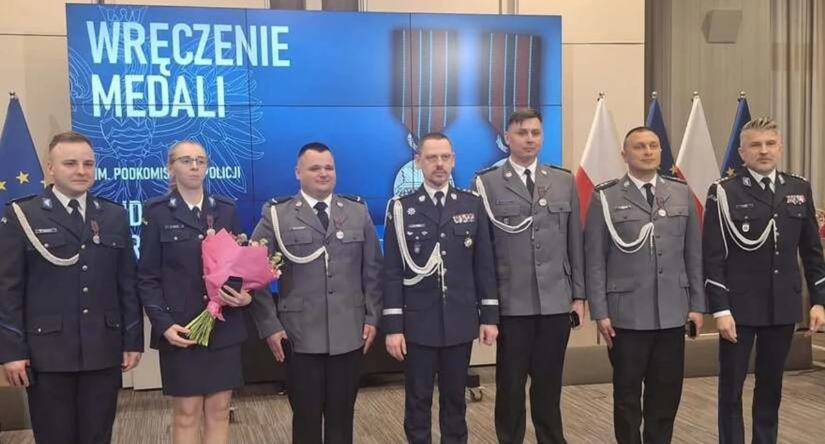 Kronika policyjna, Bohaterstwo odwaga starachowicki policjantów docenione - zdjęcie, fotografia