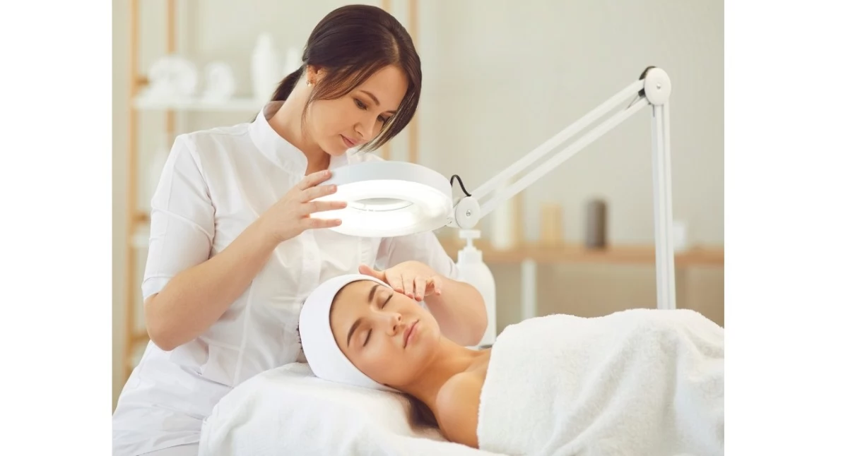 Materiały promocyjne, Konsultacja kosmetologiczna wygląda pierwsza wizyta czego spodziewać - zdjęcie, fotografia