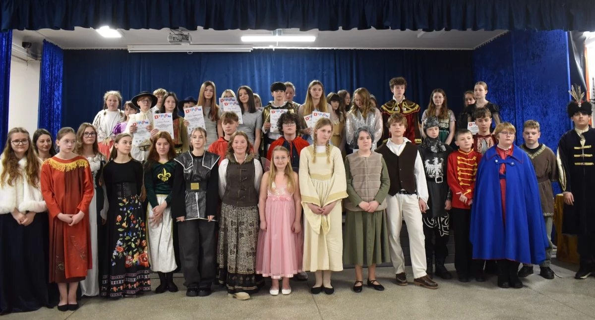 Konkursy, Finał konkursu Lektura lubić Starachowicach Młodzi aktorzy scenie - zdjęcie, fotografia