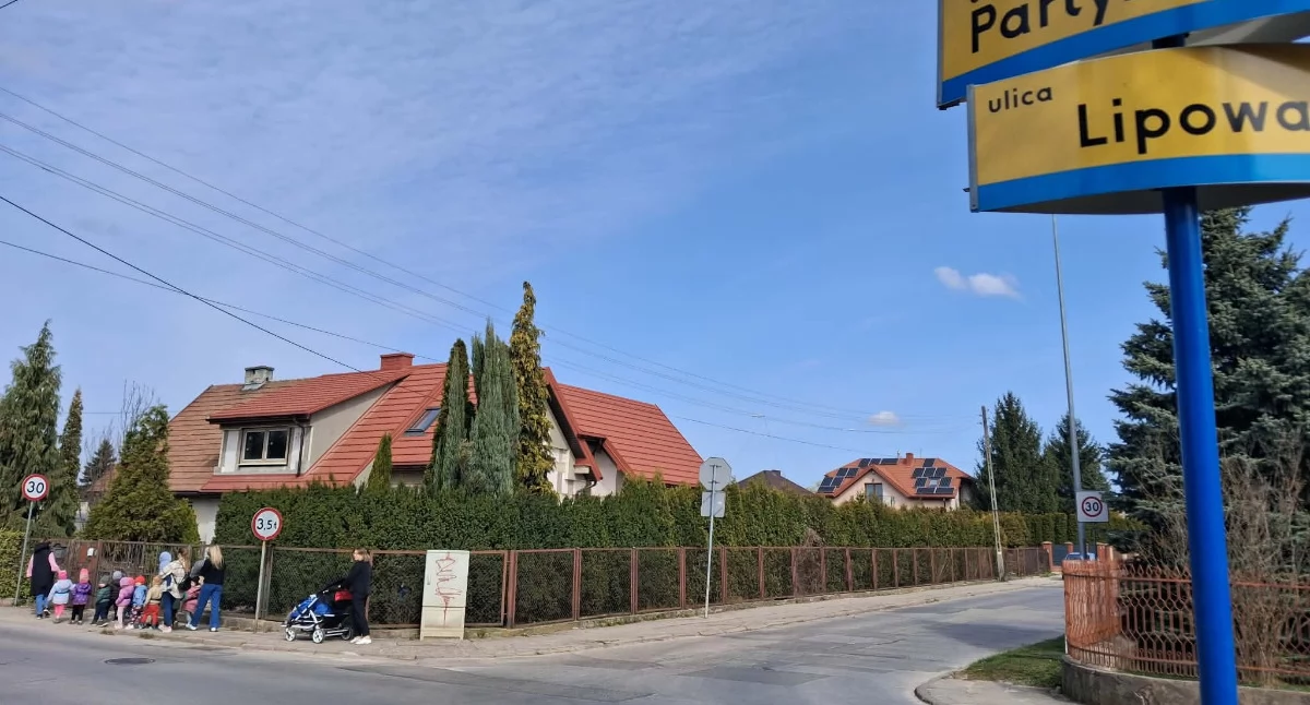 Interwencje, Niebezpiecznie Partyzantów Starachowicach Piesi spacerują przejścia brak! - zdjęcie, fotografia