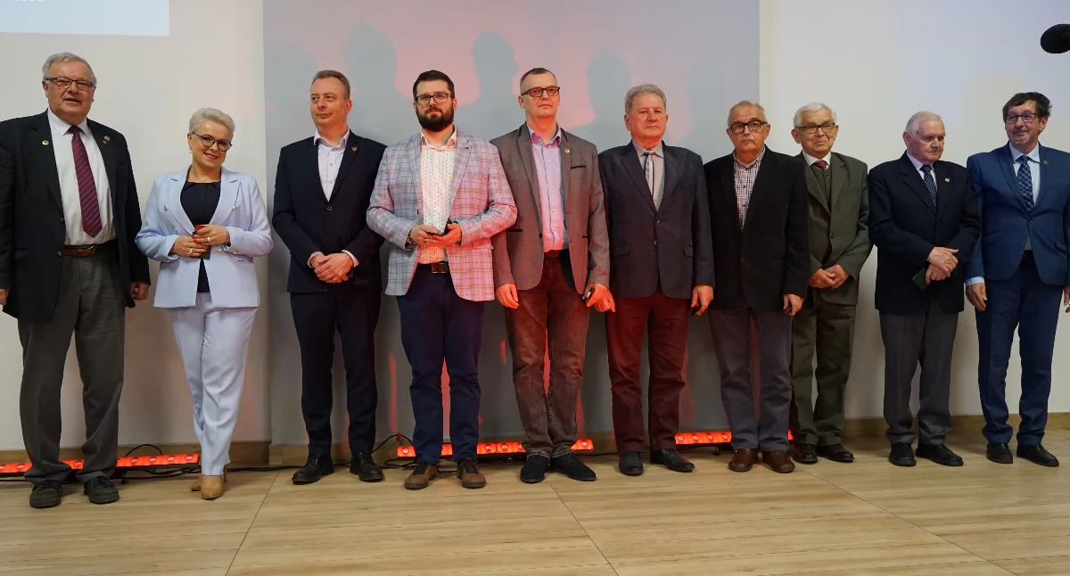 Wydarzenia, Starachowicki świętuje Jubileuszowa sesja Urzędzie Miejskim nagrody młodych techników odznaczenia - zdjęcie, fotografia