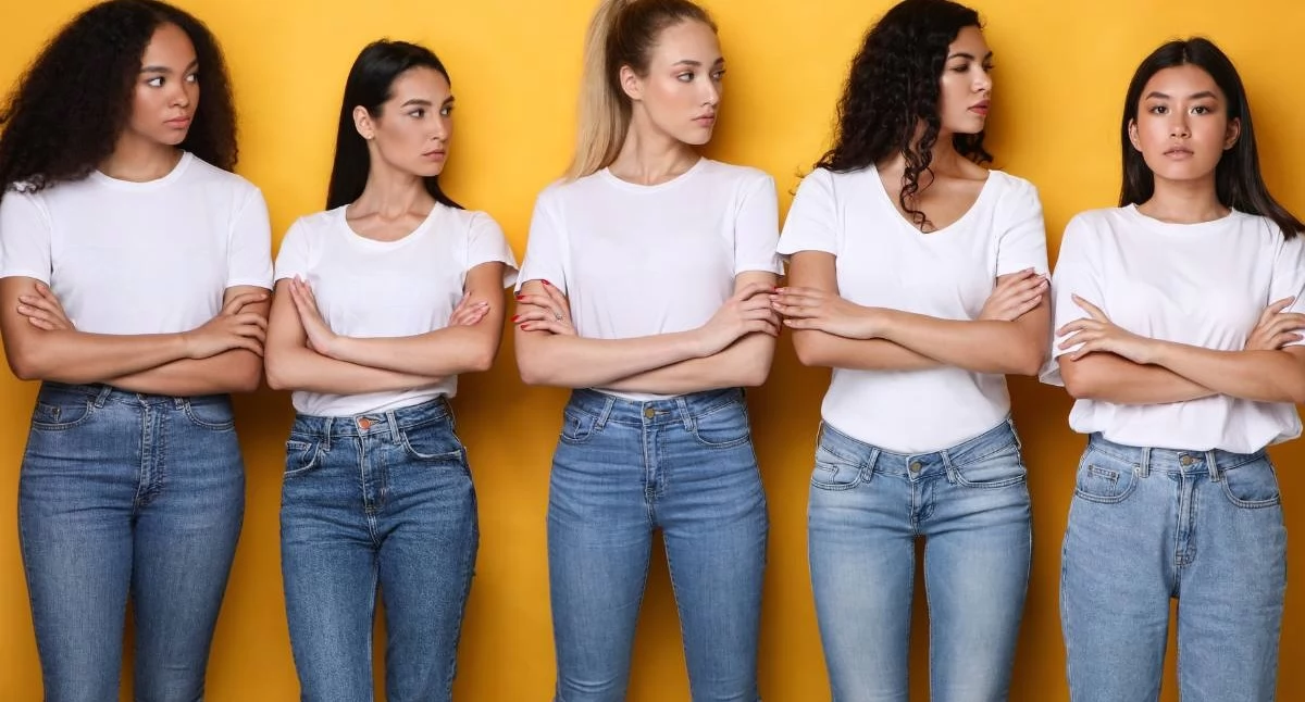 Kobiety w jeansach