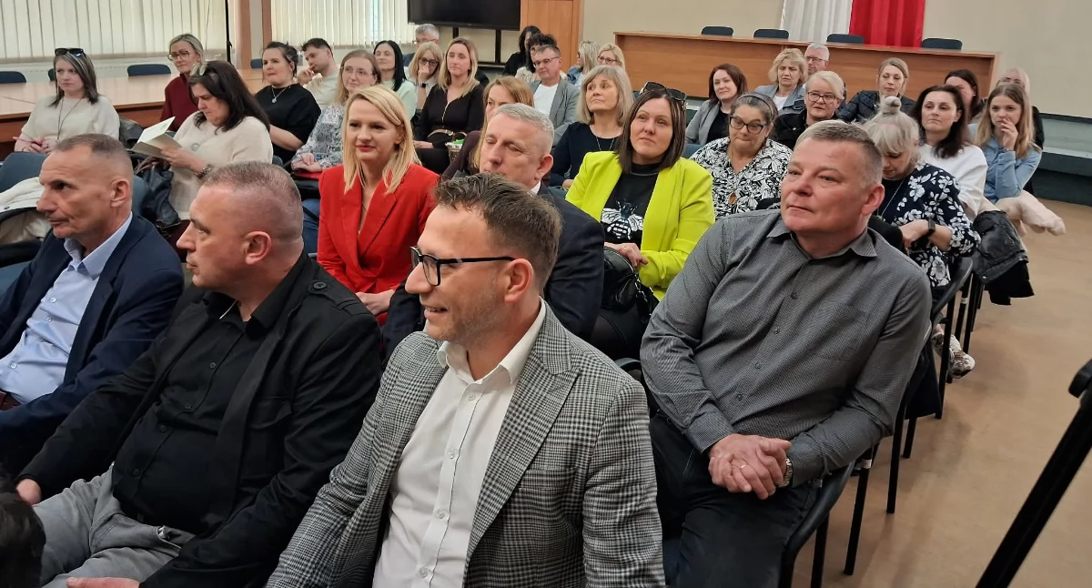 Edukacja, Forum dyrektorów szkół Starachowicach razem rzecz oświaty - zdjęcie, fotografia