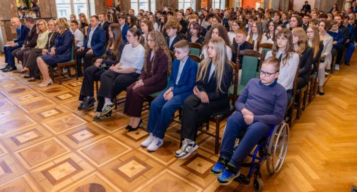 Edukacja, Ponad uczniów stypendiami Wśród uczniowie powiatu starachowickiego - zdjęcie, fotografia