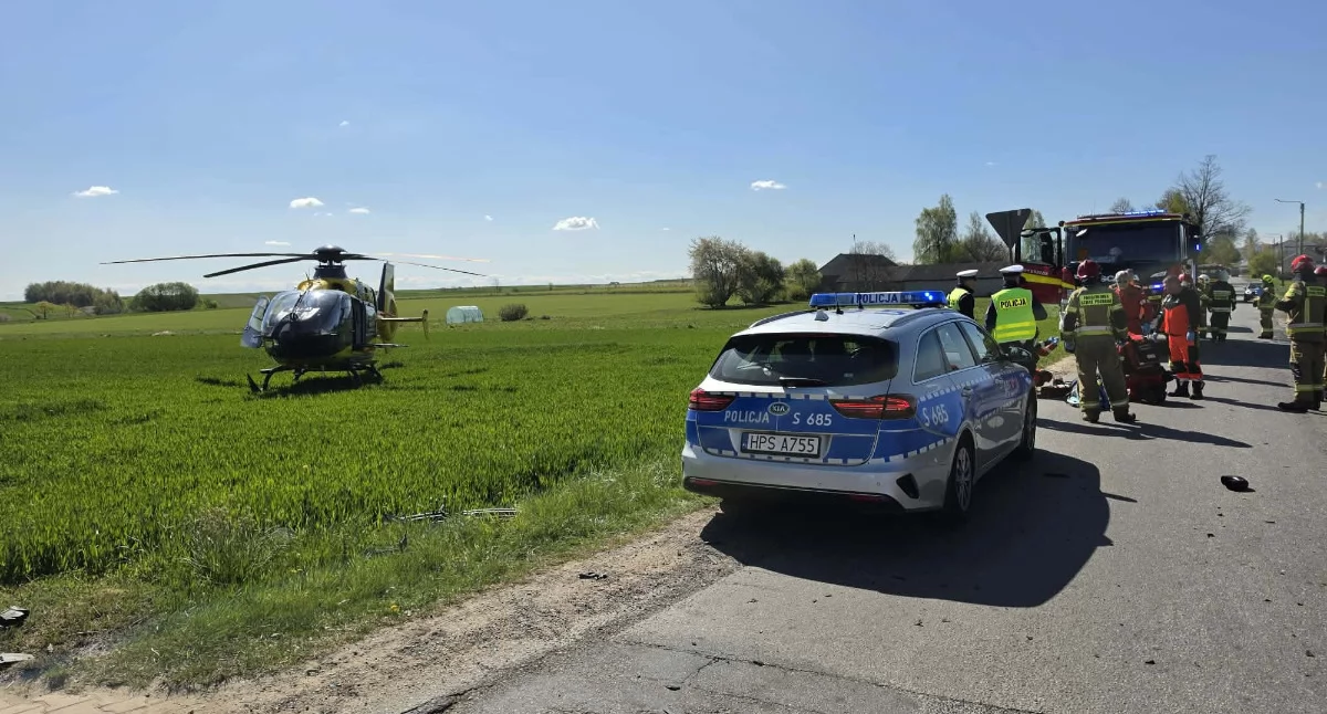 W wyniku zderzenia ucierpiał kierowca citroena (fot. KP PSP Starachowice)