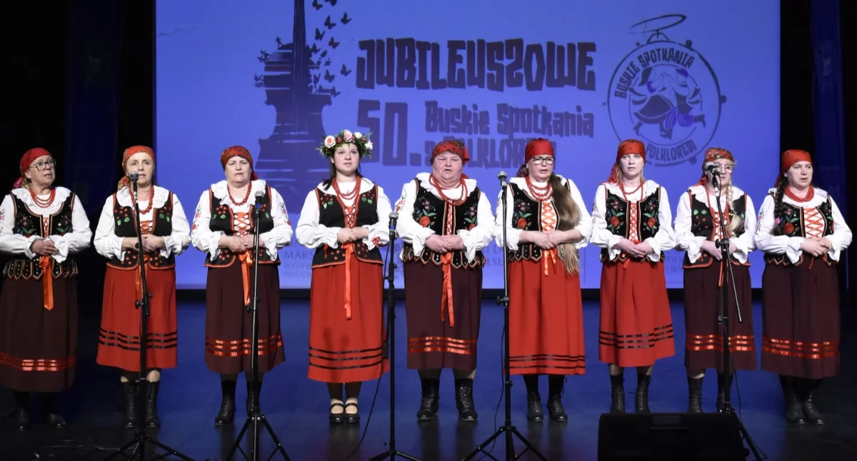 Na scenie w Opatowie Jarzębina z Dziurowa (fot. WDK Kielce)