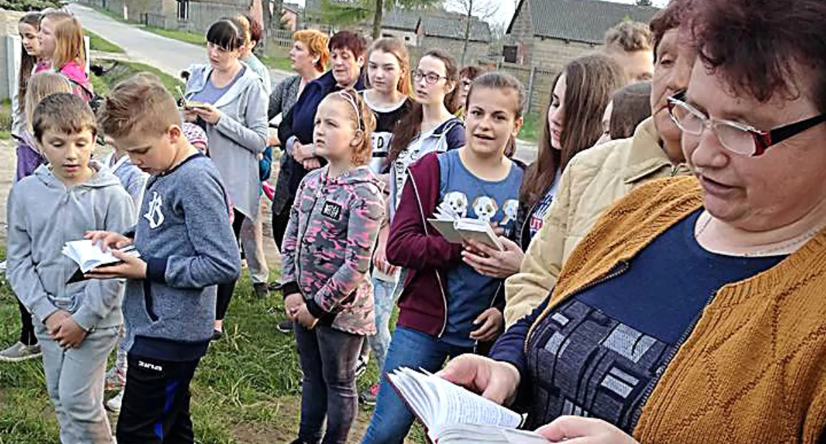 Wydarzenia, Nabożeństwa majowe tradycja która łączy pokolenia - zdjęcie, fotografia