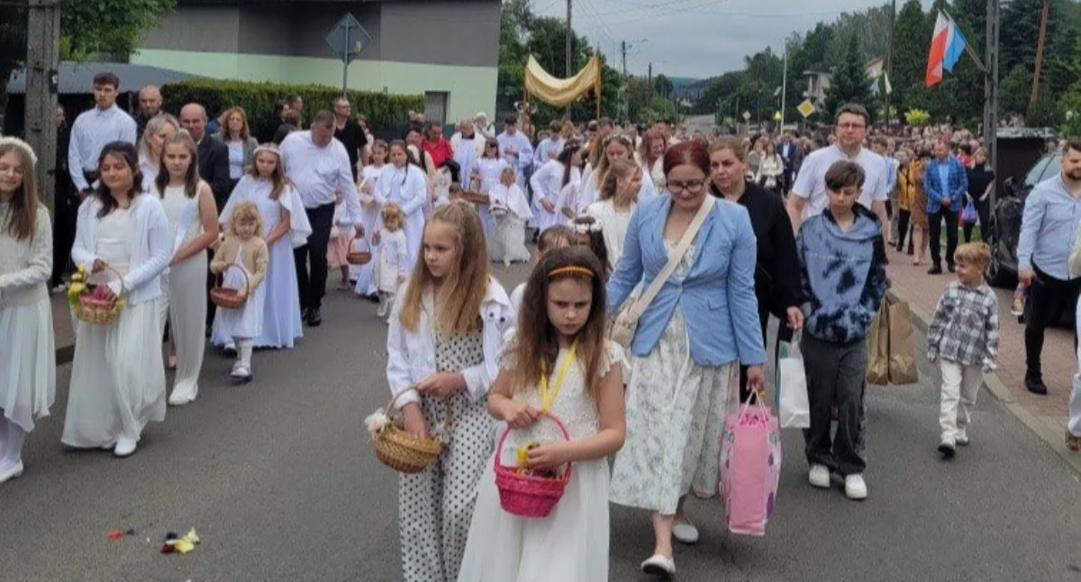 Kościół, Tysiące wiernych przeszły ulicami Boże Ciało parafiach powiatu starachowickiego (fotorelacja) - zdjęcie, fotografia