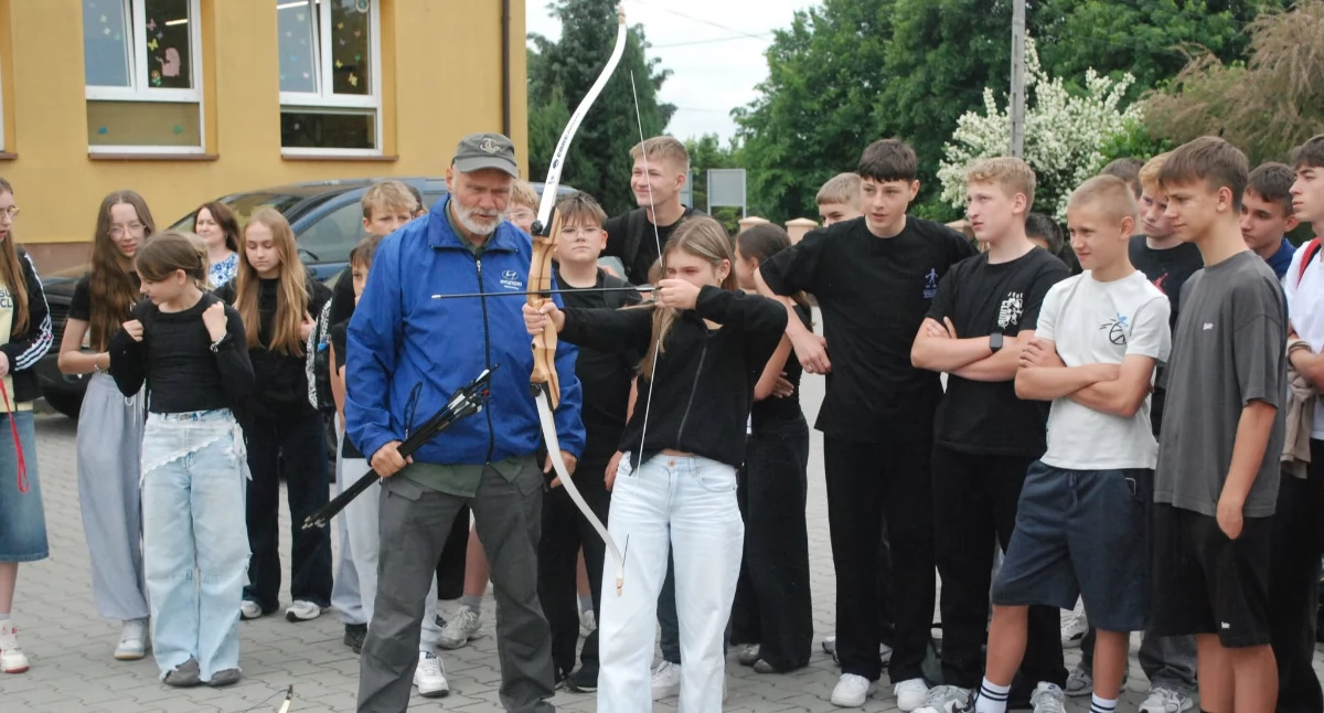 Edukacja, Wyjątkowa lekcja historii Chybicach Bitwa sprzed połączyła gminy Pawłów Brody - zdjęcie, fotografia