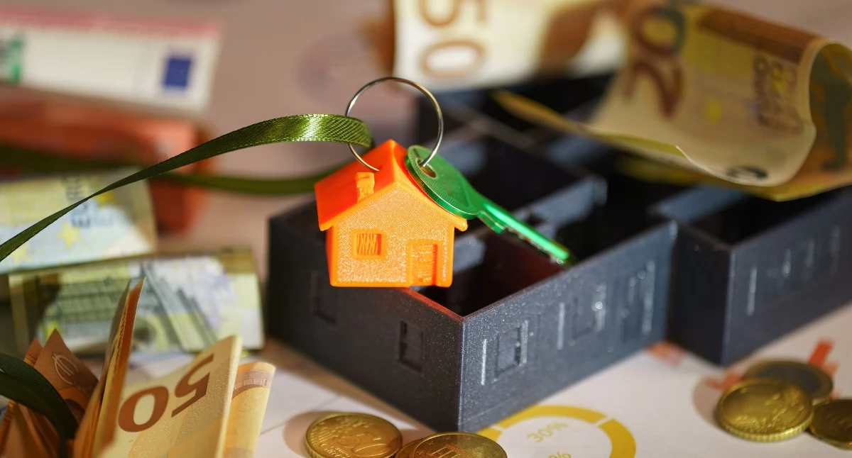 Materiały promocyjne, refinansowanie kredytu hipotecznego zawsze oszczędność - zdjęcie, fotografia