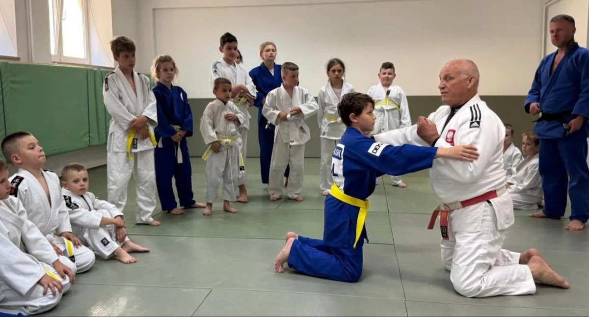 Sporty walki, Medalista olimpijski Starachowicach Marian Tałaj inspirował młodych judoków - zdjęcie, fotografia
