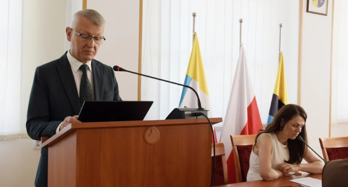 Samorządowcy, Wójt gminy Mirzec absolutorium wotum zaufania - zdjęcie, fotografia