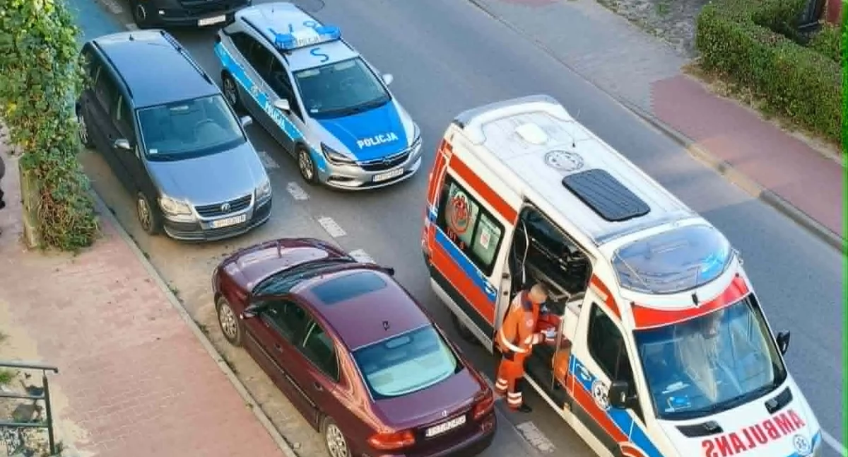 Interwencje, Wezwani pomocy wyproszeni drzwi miejscu pogotowie policja straż pożarna - zdjęcie, fotografia