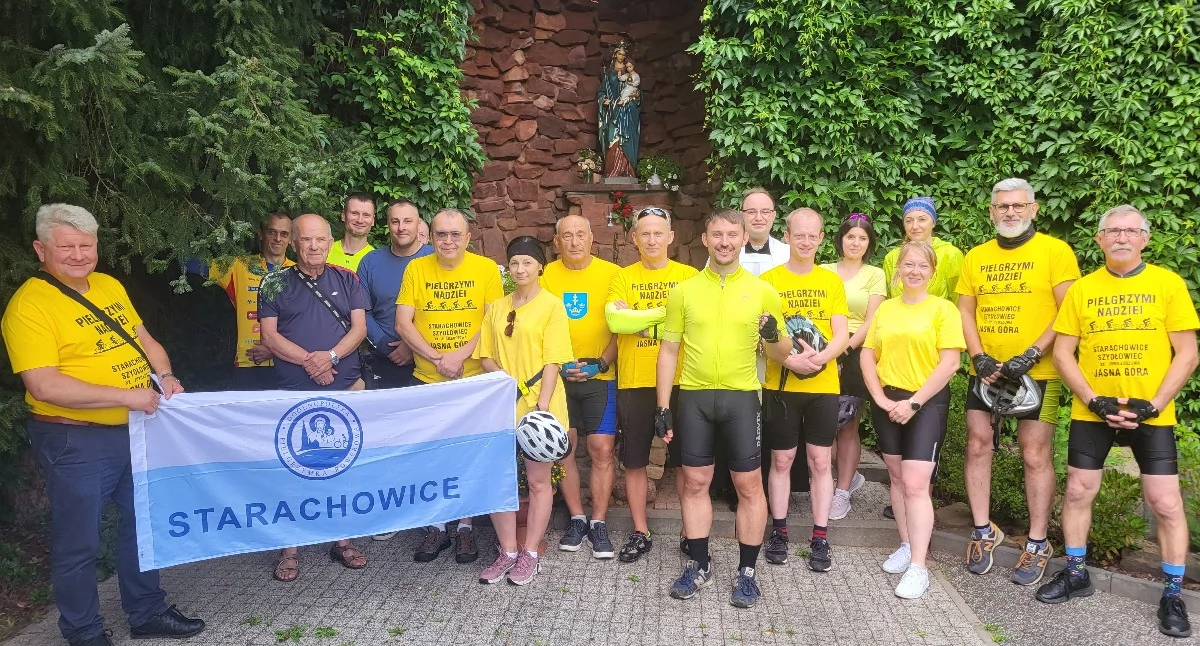 Kościół, Rowerowi misjonarze drodze Jasną Górę! Starachowicka pielgrzymka wystartowała - zdjęcie, fotografia