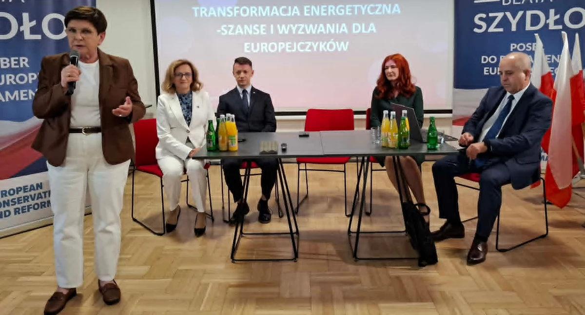 Wydarzenia, Beata Szydło Starachowicach systemach wpływie gospodarkę mieszkańców - zdjęcie, fotografia
