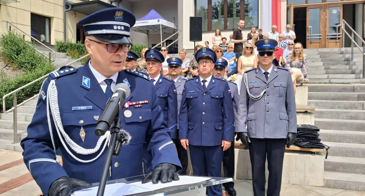 Wydarzenia, Święto Policji Starachowicach Awanse wyróżnienia apelu przed Parkiem Kultury - zdjęcie, fotografia