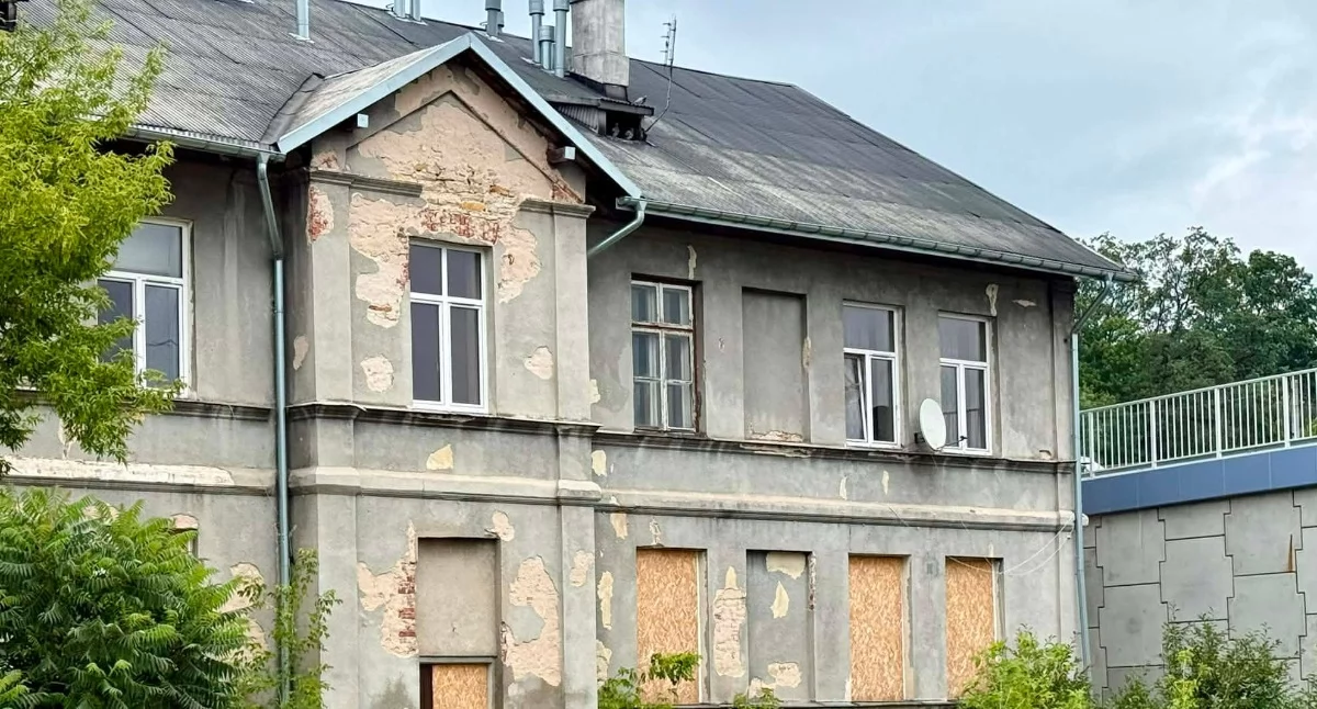 Inwestycje, Starachowice kolejnym dofinansowaniem Przebudowa budynku Hutniczej przesądzona - zdjęcie, fotografia