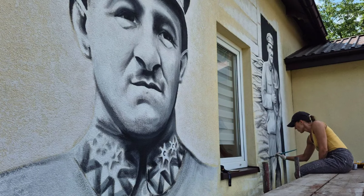 Historia, Gmina Brody upamiętnia lokalnego Bohatera borze Kunowskim powstaje mural poświęcony Tadeuszowi Piskorowi - zdjęcie, fotografia