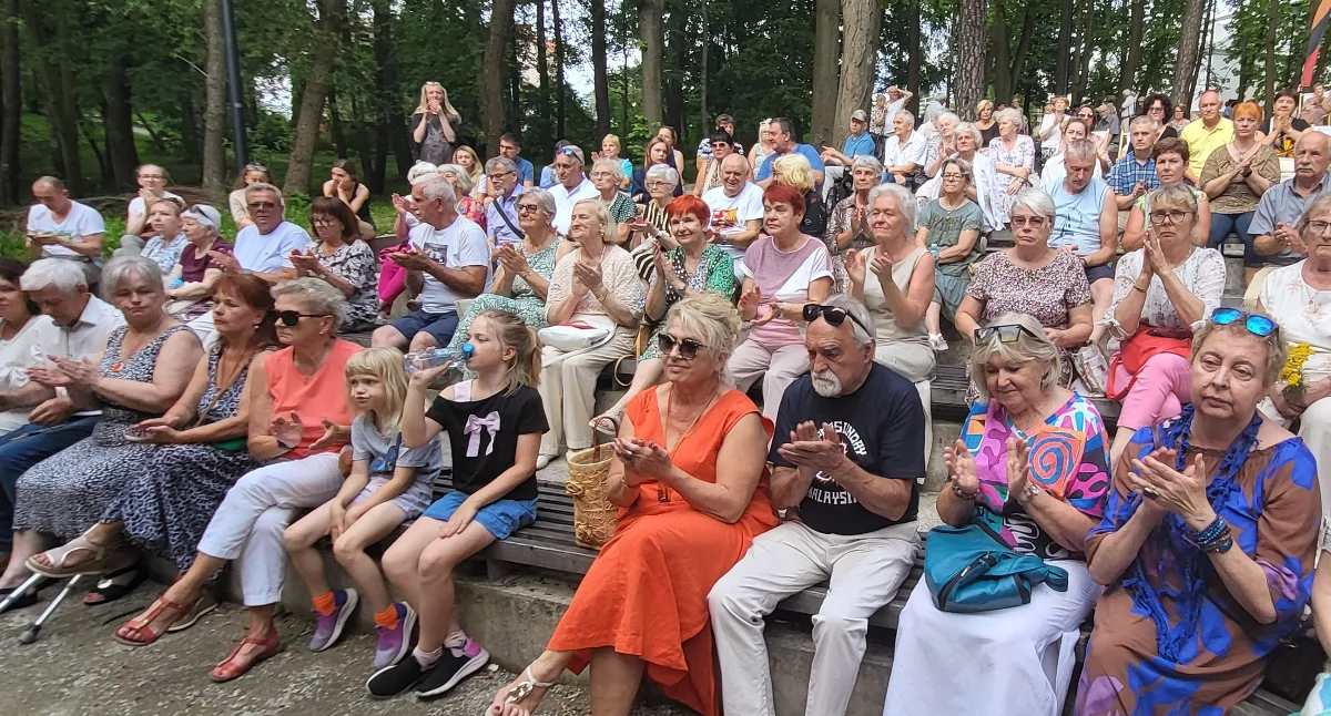 Publiczność wielokrotnie nagradzała artystów gromkimi brawami