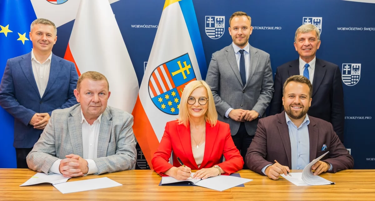 Fot. Podpisanie umowy na utworzenie 12. Zakładu Aktywności Zawodowej w województwie świętokrzyskim