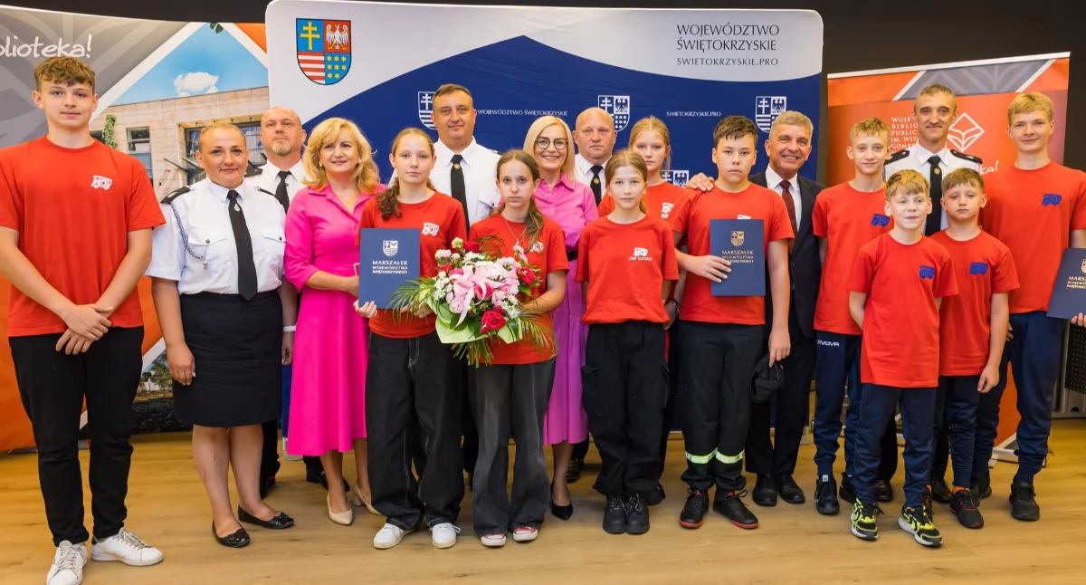 Młodzi strażacy z OSP Trębowiec, Gadka i Jagodne. Fot. Urząd Marszałkowski Kielce