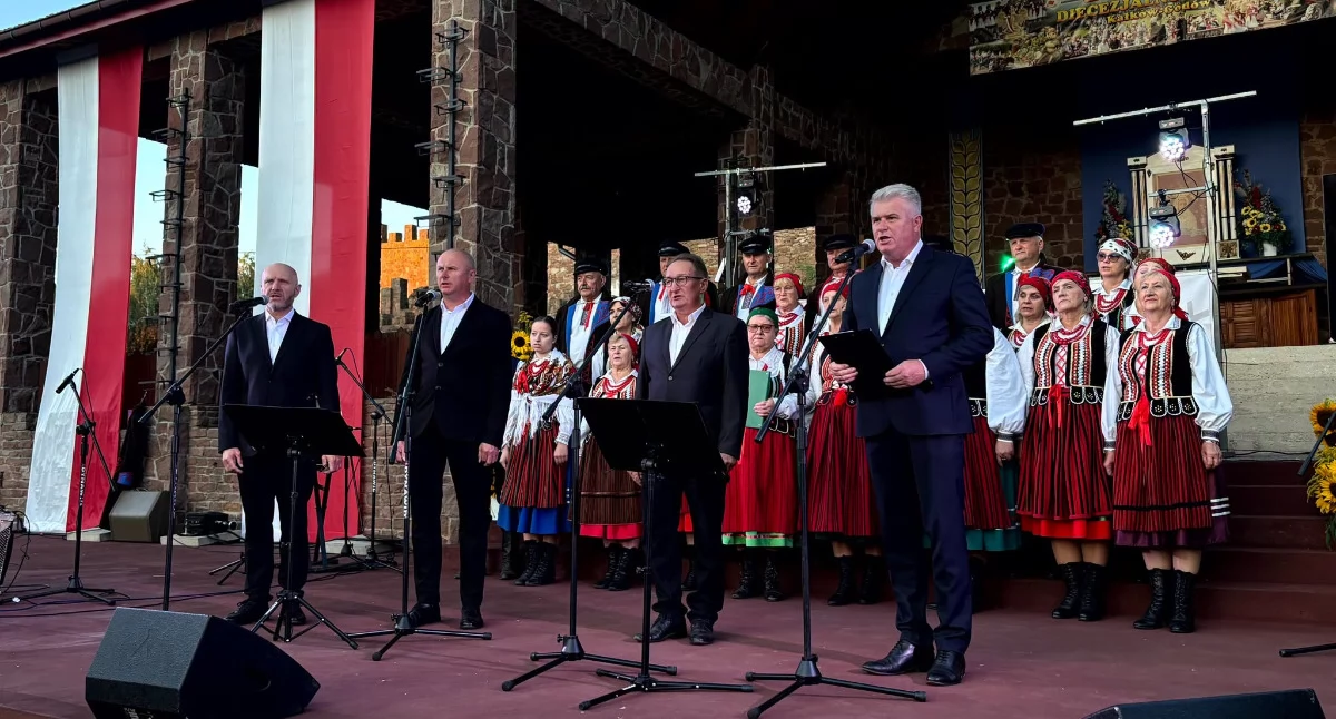 Wydarzenia, Śpiewem Ojczyzny Wyjątkowy koncert Kałkowie Godowie - zdjęcie, fotografia