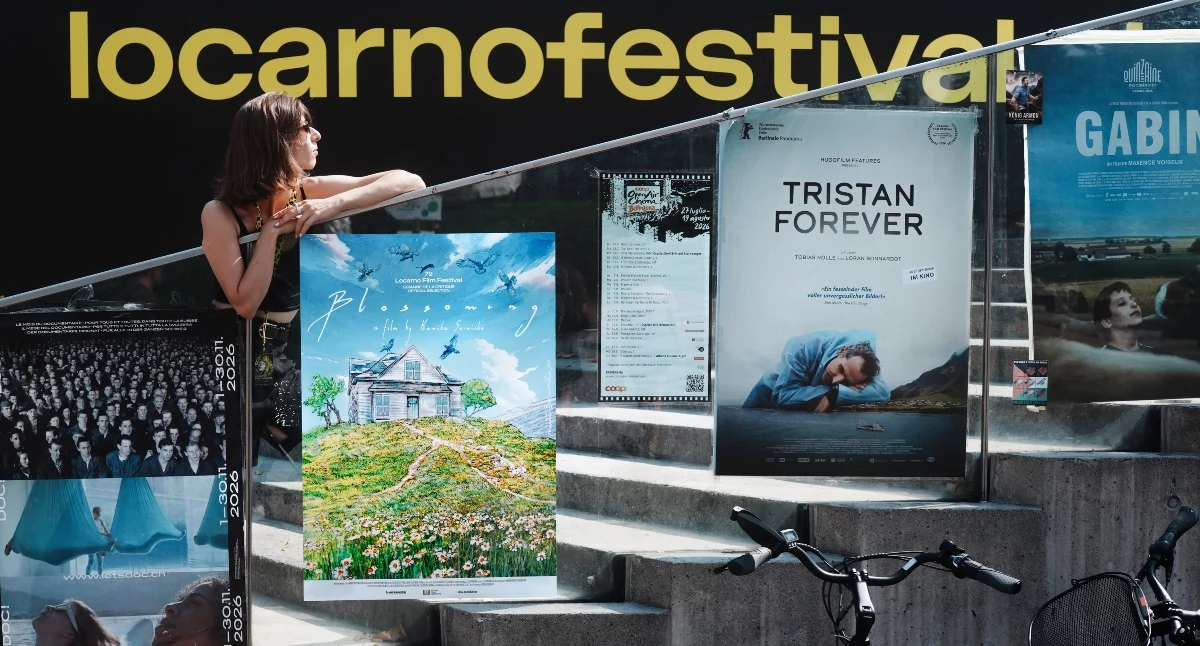 Fotografie: Andrzej Woźniakiewicz. A teraz wioasna - palakat fimowy, autorstwa Marcina Bondarowicza,  Kamila Serwicka Lokarno Festival  (05)