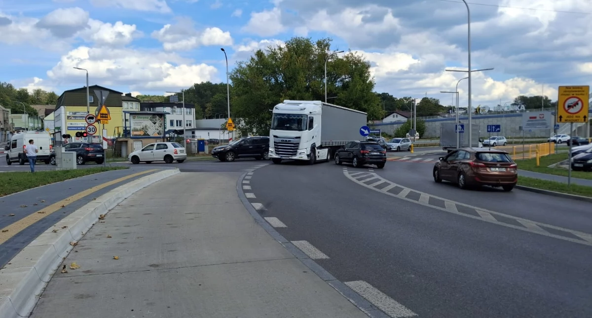Interwencje, Zmiana organizacji ruchu Starachowicach Zachodnich Kierowcy prosili zakaz skrętu lewo! - zdjęcie, fotografia