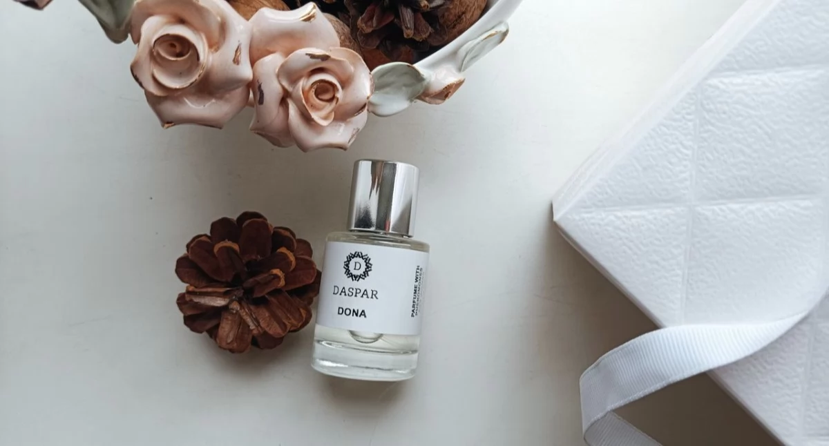Perfumy niszowe – czym różnią się od zapachów mainstreamowych?